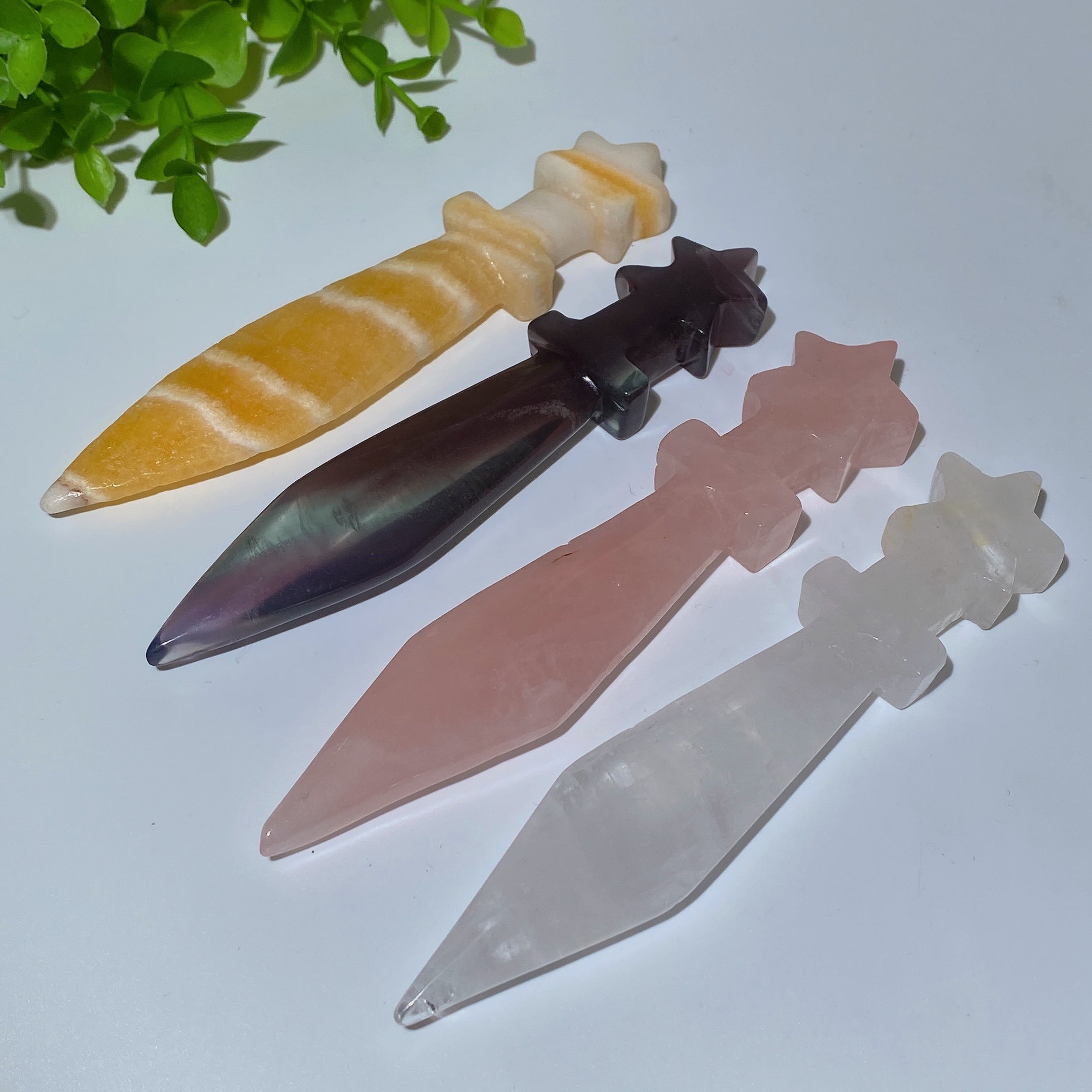 Figurines sculptées d'épées en cristal mixte de 5,1 pouces