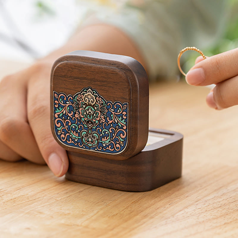 Boîte de rangement pour bagues et bijoux en bois de noyer noir faite à la main