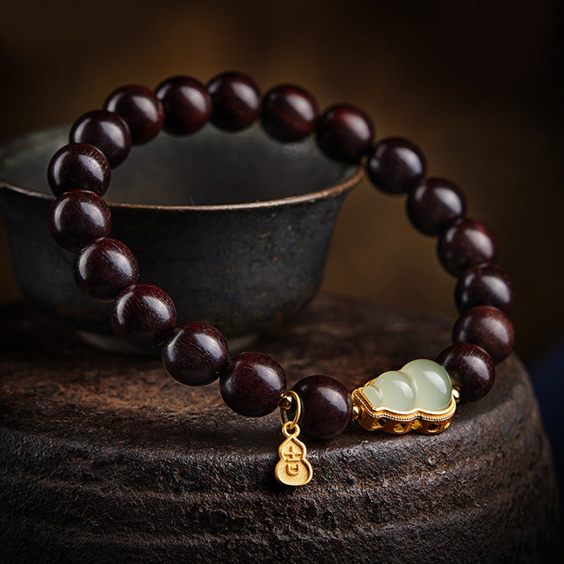Bracelet en jade et bois de santal rouge à petites feuilles pour le calme et la protection