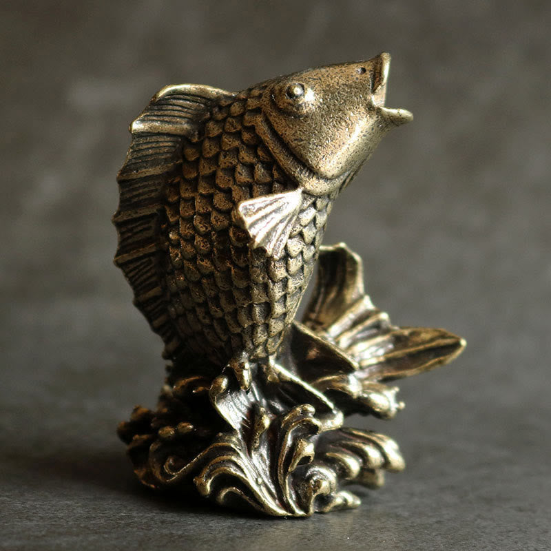 Décoration en cuivre faite à la main en forme de poisson koï pour la chance et la prospérité