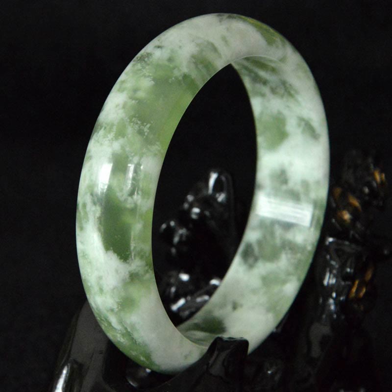 Bracelet jonc porte-bonheur et prospérité en jade naturel de 58 à 60 mm