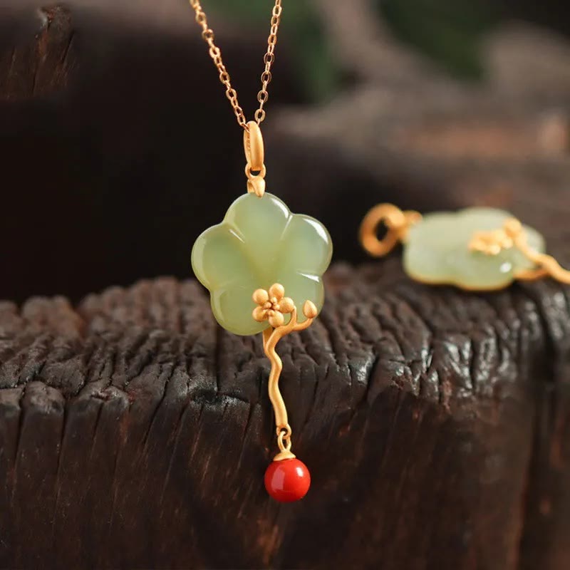 Collier de jade de prospérité avec agate rouge | Fleur de prunier vintage