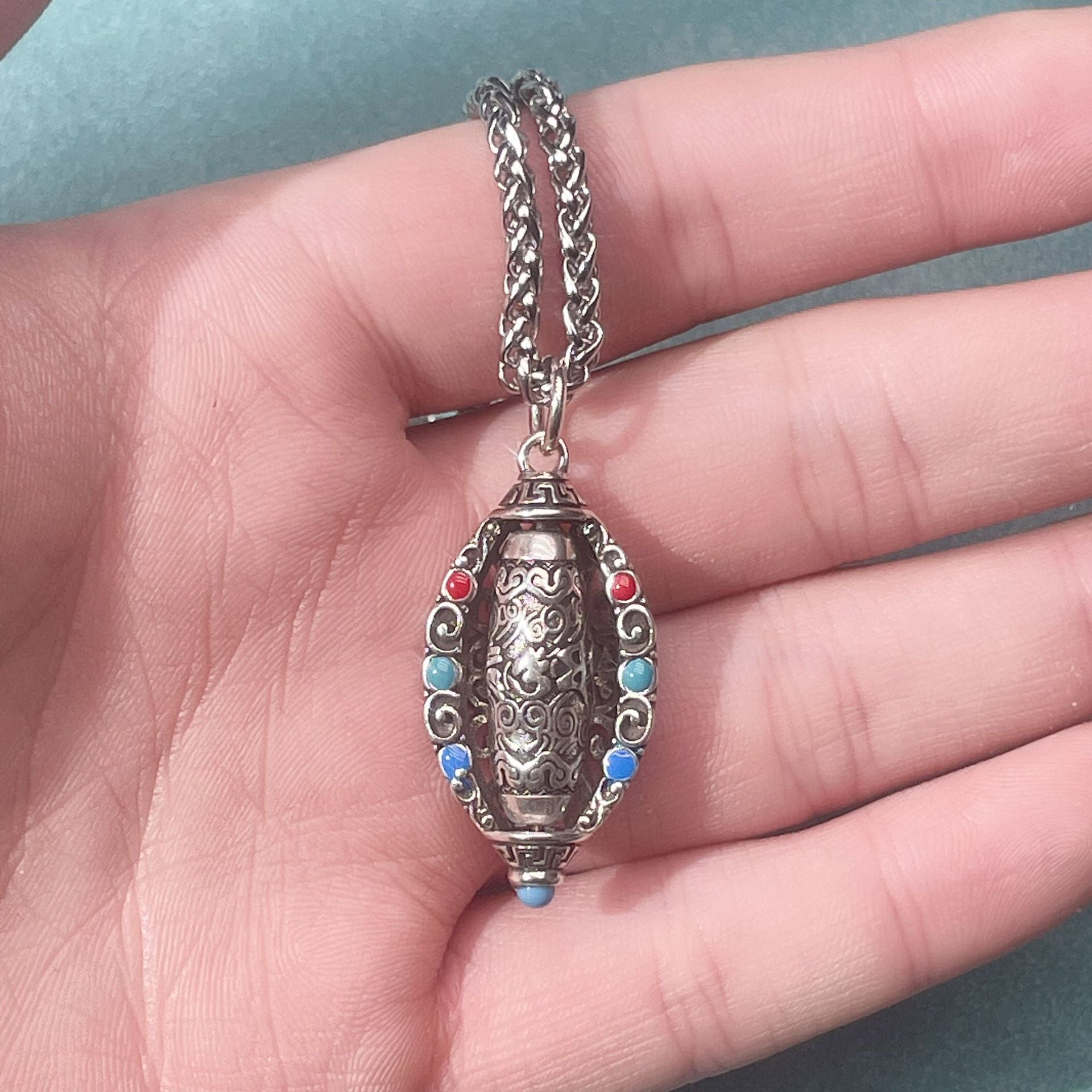 Collier pendentif rotatif Om Mani Padme Hum | Pureté