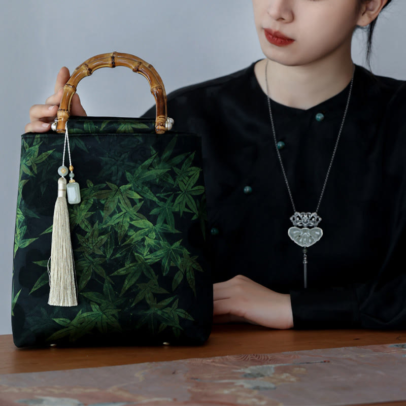 Sac à main en bambou avec motif papillon et poisson koï et poignées en jade