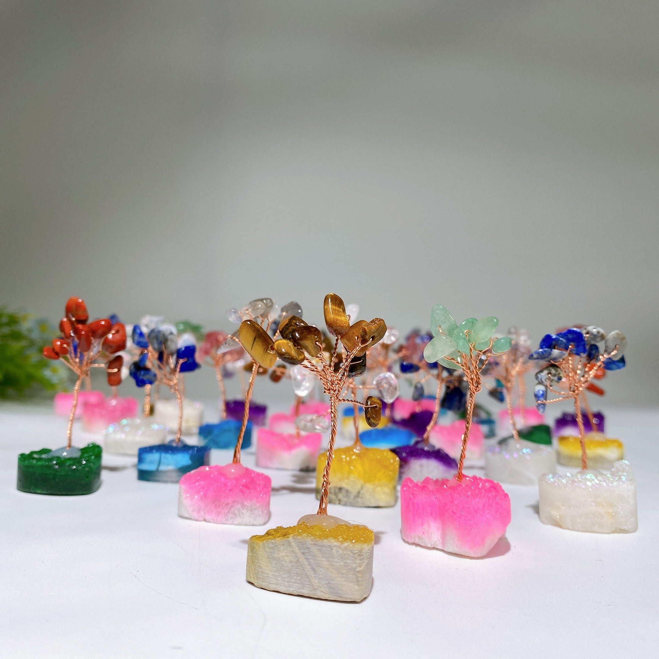 Arbre en copeaux de cristal mélangés de 6 cm avec base Angel Aura