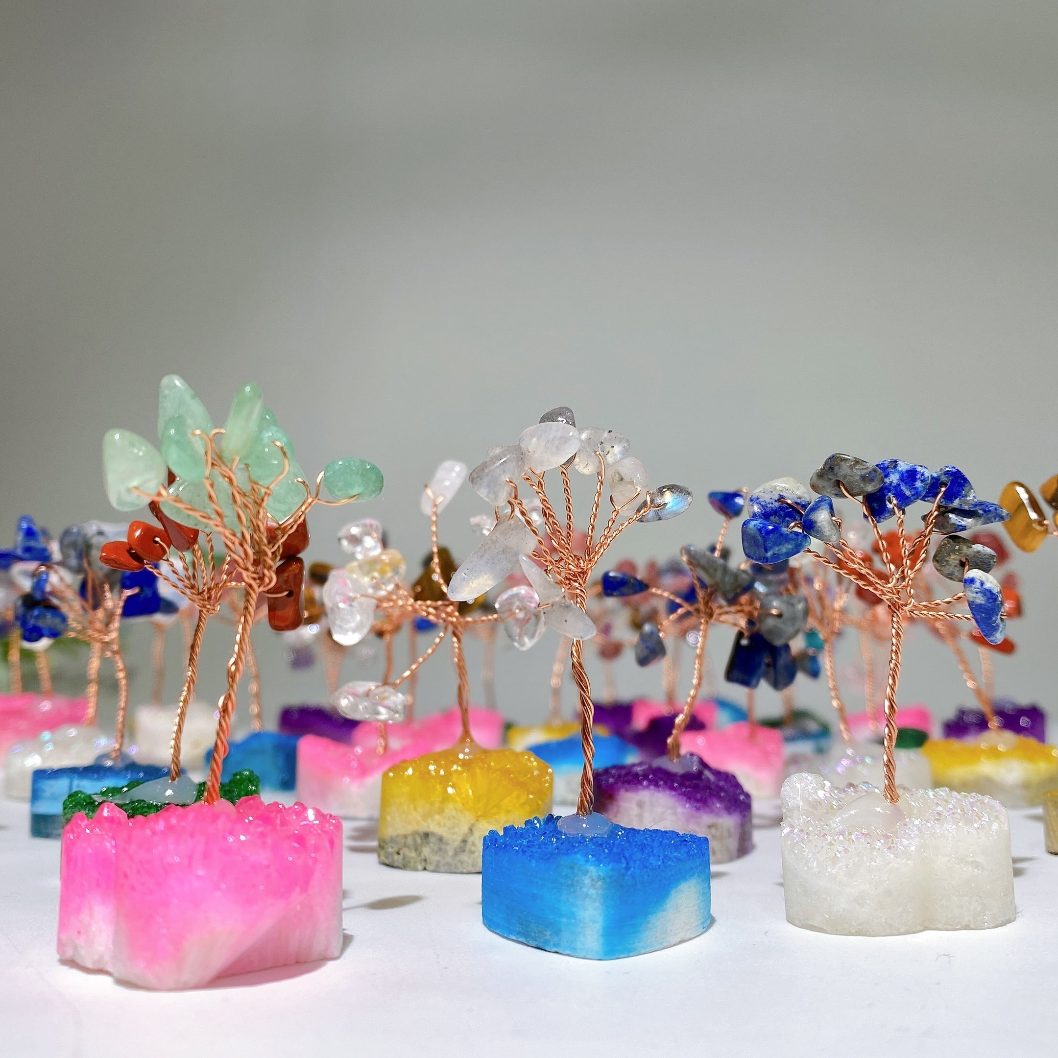 Arbre en copeaux de cristal mélangés de 6 cm avec base Angel Aura