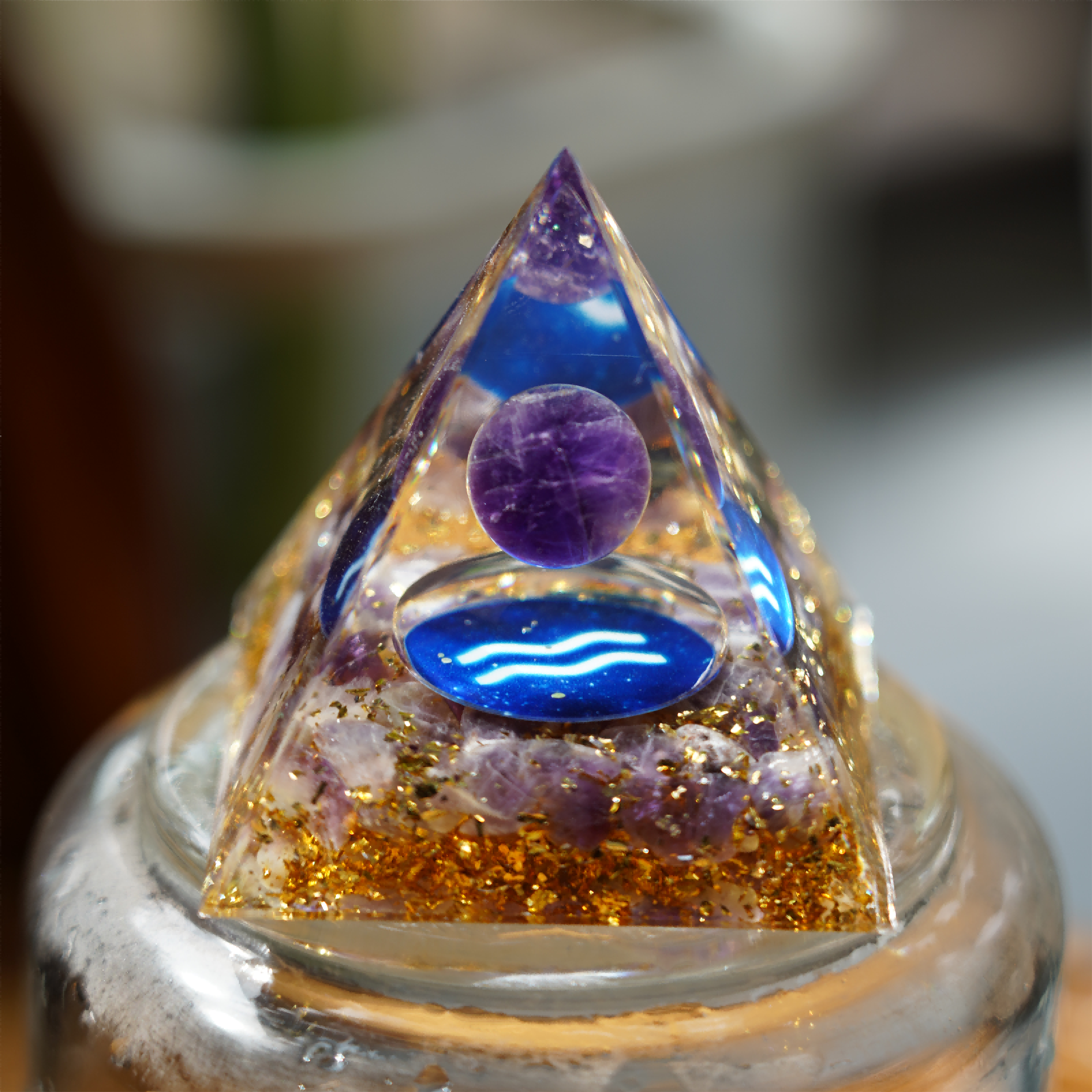 Pyramide de guérison en cristal d'orgone du zodiaque de 6 cm pour l'énergie