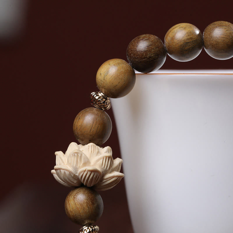 Bracelet apaisant en bois de santal vert et lotus pour la tranquillité et la paix