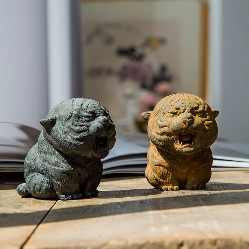 Statuette miniature en résine de poudre de fer représentant un tigre rugissant de 7,5 cm
