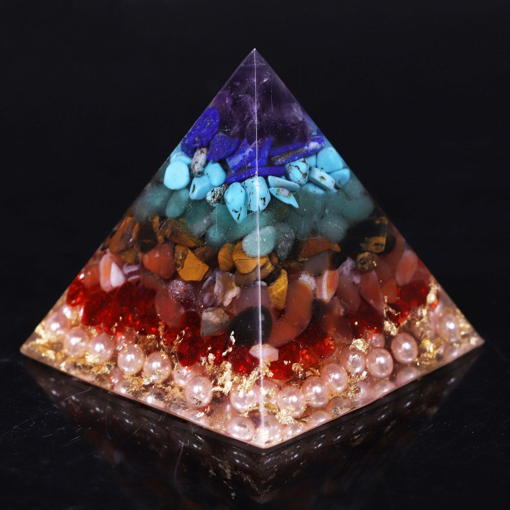 Pyramide d'orgonite de guérison des 7 chakras