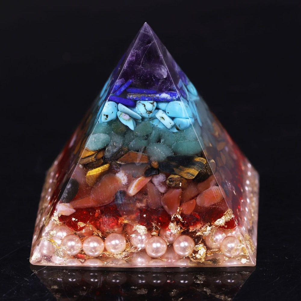 Pyramide d'orgonite de guérison des 7 chakras