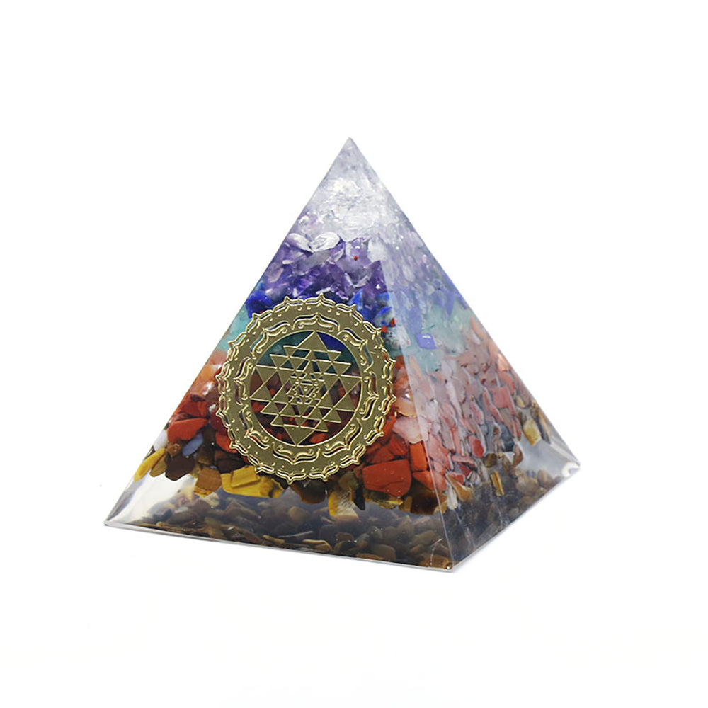 Pyramide d'orgone à 7 chakras