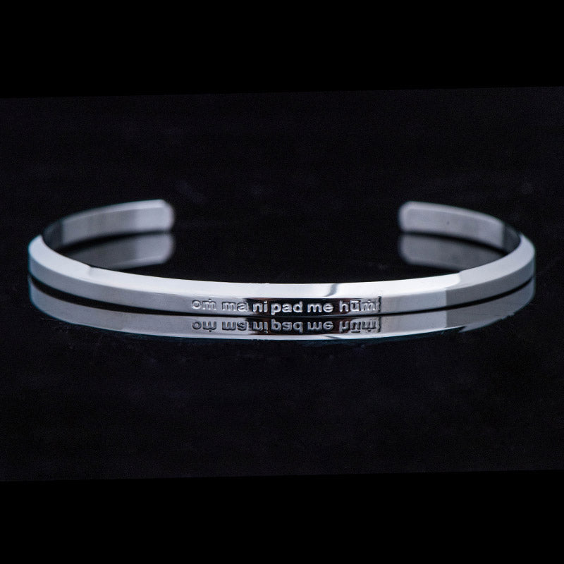 Bracelet Om Mani Padme Hum en acier titane avec six mots vrais