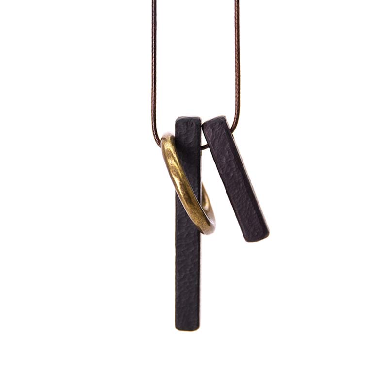 Collier Cercle Zen en Bois d'Ébène pour l'Illumination et le Calme