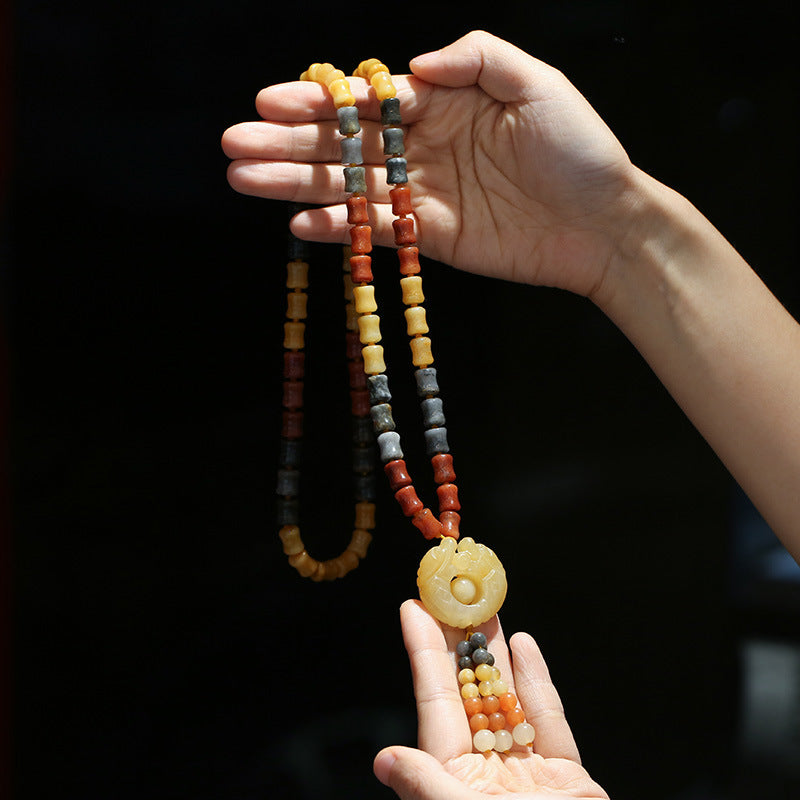 Collier pendentif en jade et soie dorée | Porte-bonheur