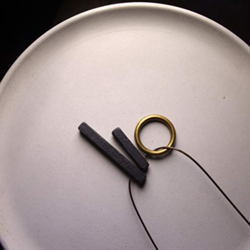 Collier Cercle Zen en Bois d'Ébène pour l'Illumination et le Calme