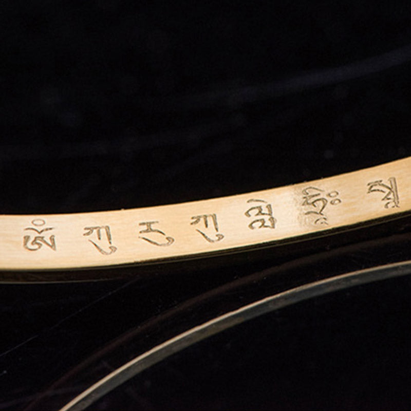 Bracelet Om Mani Padme Hum en acier titane avec six mots vrais