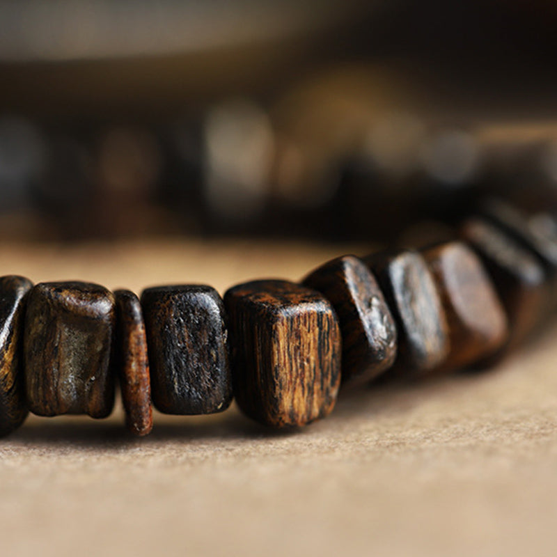 Bracelet d'équilibre en agate rouge et bois d'agar pour la méditation et la paix