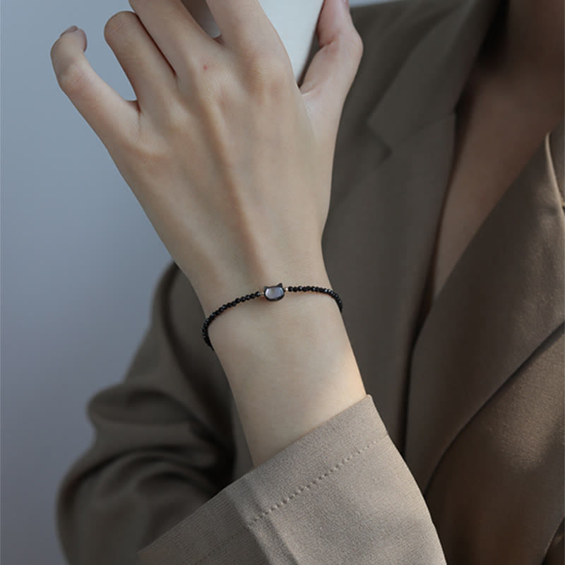 Bracelet en quartz transparent avec cristal blanc et breloque chat guérisseur plaquée or 14 carats