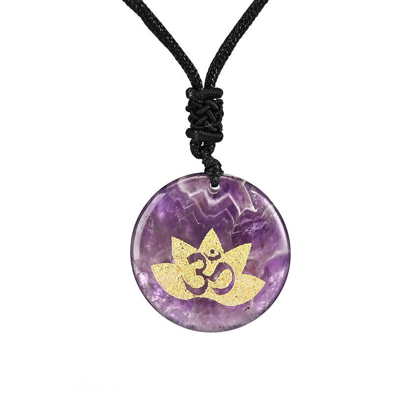 Collier de guérison en améthyste symbole Om Lotus pour l'équilibre spirituel