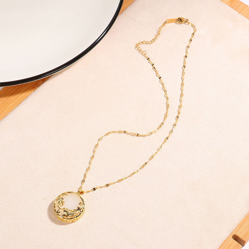 Collier pendentif porte-bonheur en jade naturel avec poisson koï et lotus