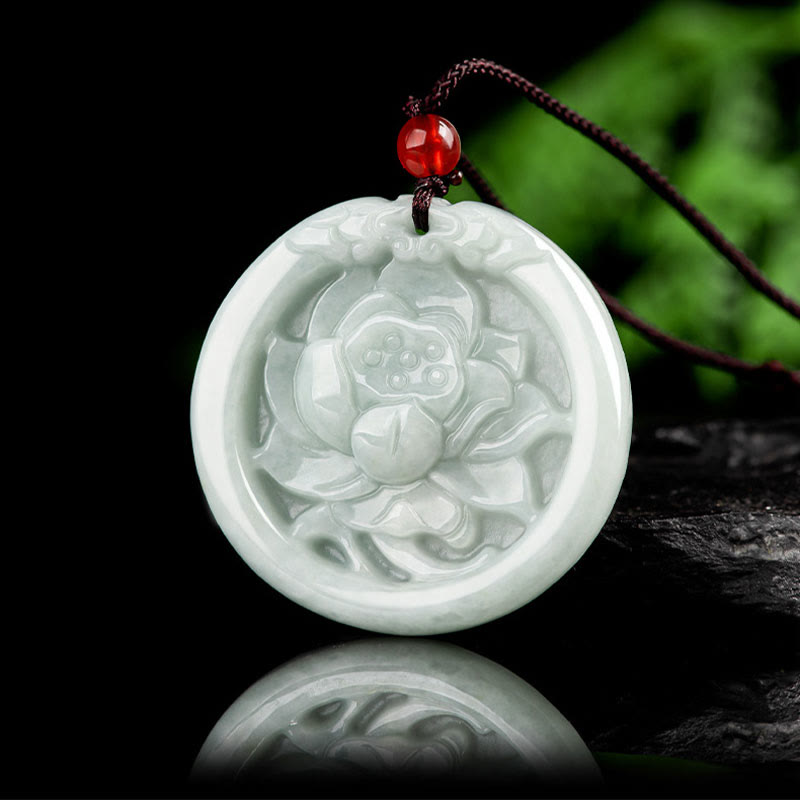 Collier de prospérité sculpté en fleur de lotus en jade naturel