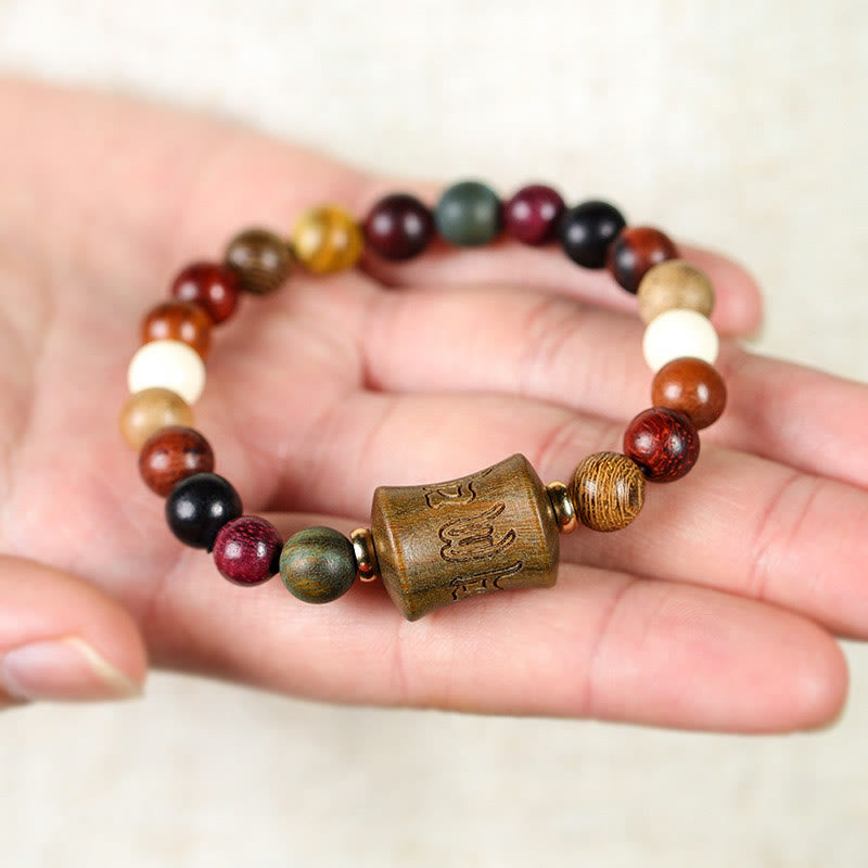 Bracelet de protection Om Mani Padme Hum en bois de santal multicolore de 8 mm