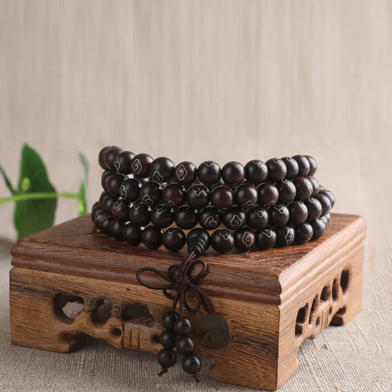 Bracelet Om Mani Padme Hum en bois de santal rouge à petites feuilles de 8 mm