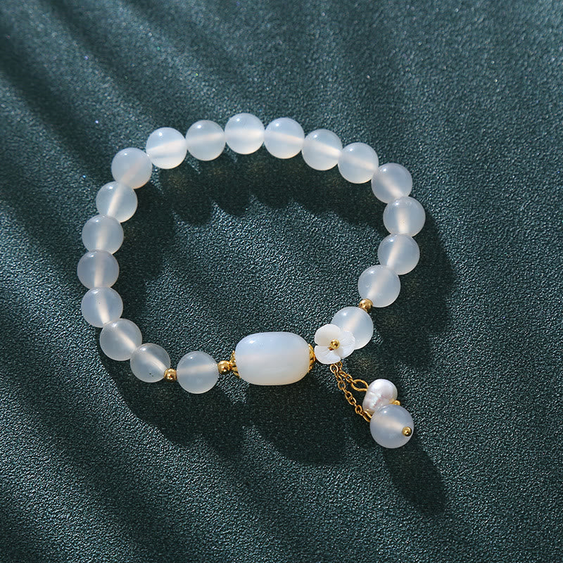Bracelet porte-bonheur et positivité en agate blanche de 8 mm avec breloque perle