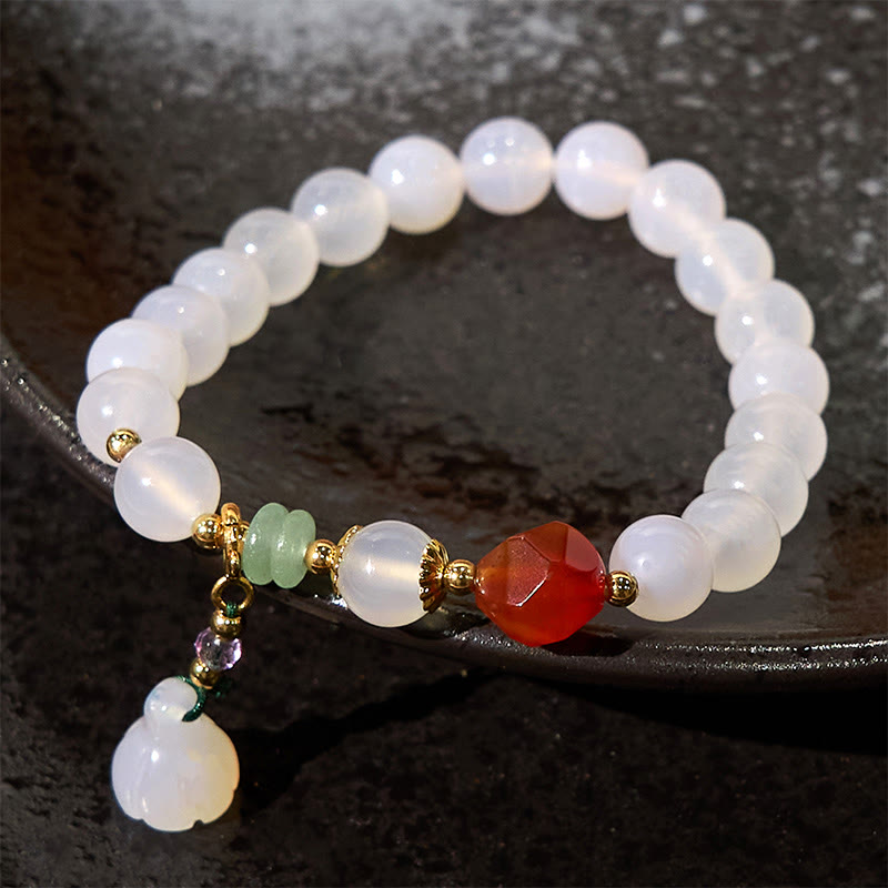 Bracelet porte-bonheur en agate blanche et agate rouge de 8 mm avec breloque en forme de gousse de lotus