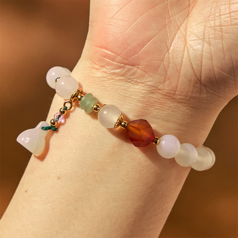 Bracelet porte-bonheur en agate blanche et agate rouge de 8 mm avec breloque en forme de gousse de lotus
