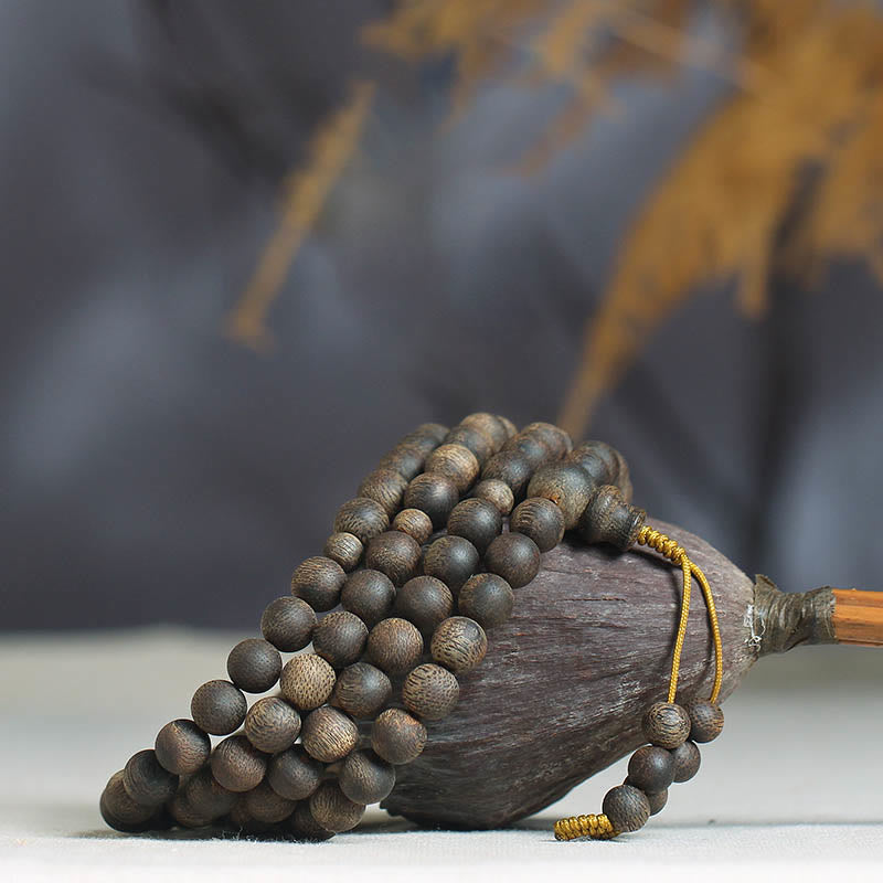 Bracelet Mala en bois d'agar Qinan blanc de 8 mm pour la paix et la force