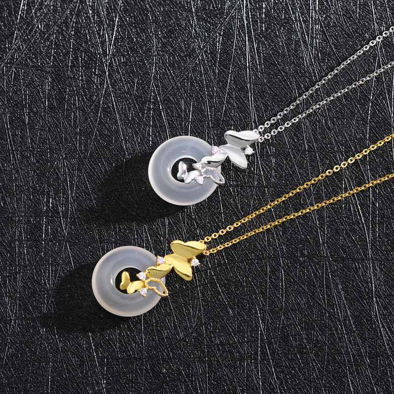 Collier pendentif papillon en argent 925 et calcédoine