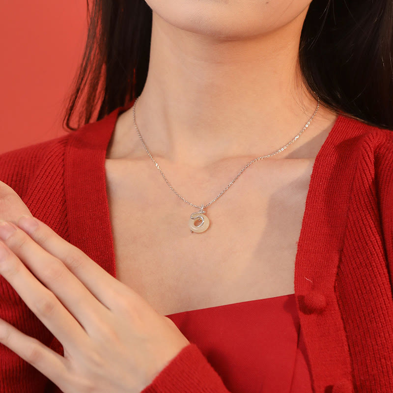 Collier en argent sterling 925 avec boucle de paix en jade Hetian et motif serpent