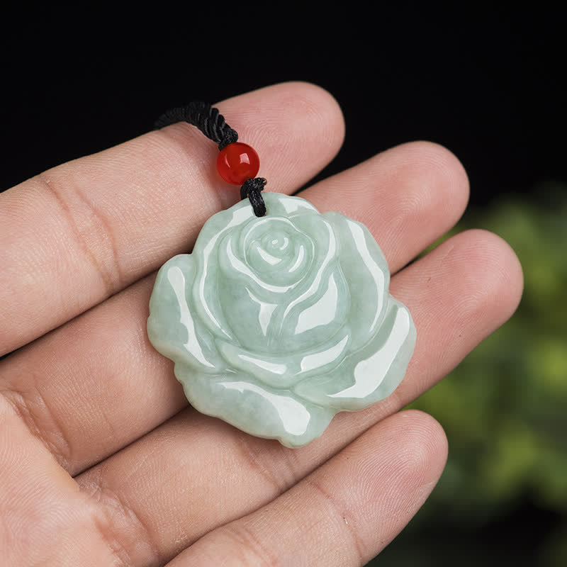 Collier en jade lotus pour la prospérité et l'abondance