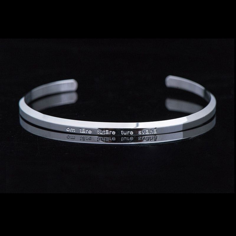 Bracelet Om Mani Padme Hum en acier titane avec six mots vrais