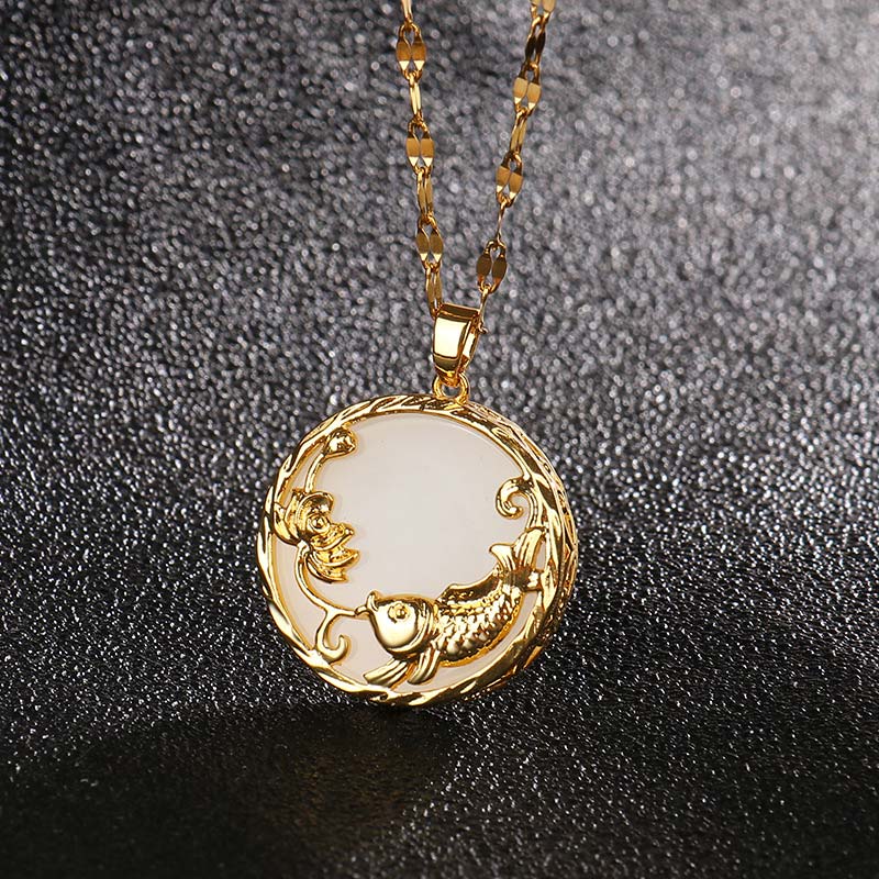 Collier pendentif porte-bonheur en jade naturel avec poisson koï et lotus