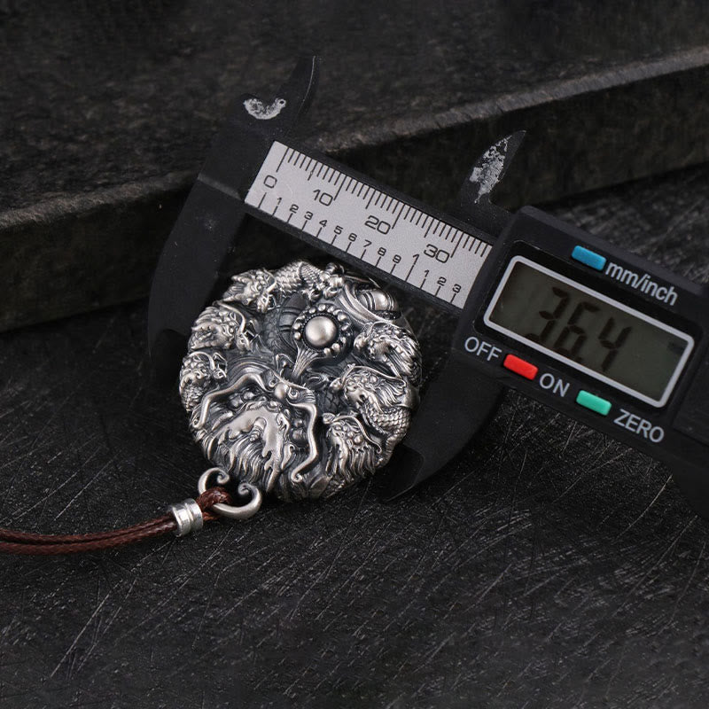 Collier en argent sterling 999 avec neuf dragons jouant avec des perles