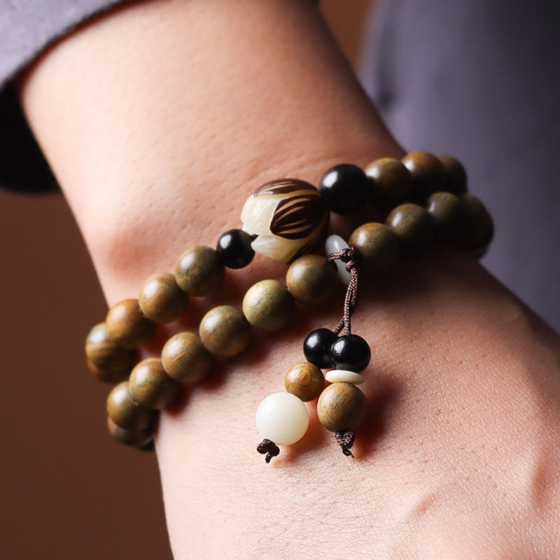 Bracelet double tour apaisant en bois de santal vert et lotus