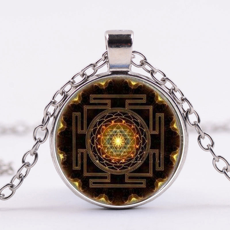 Collier spirituel en pierres précieuses du temps sacré Sri Yantra
