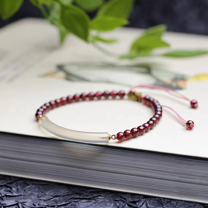 Bracelet manchette ajustable en agate grise grenat pour le calme et l'équilibre