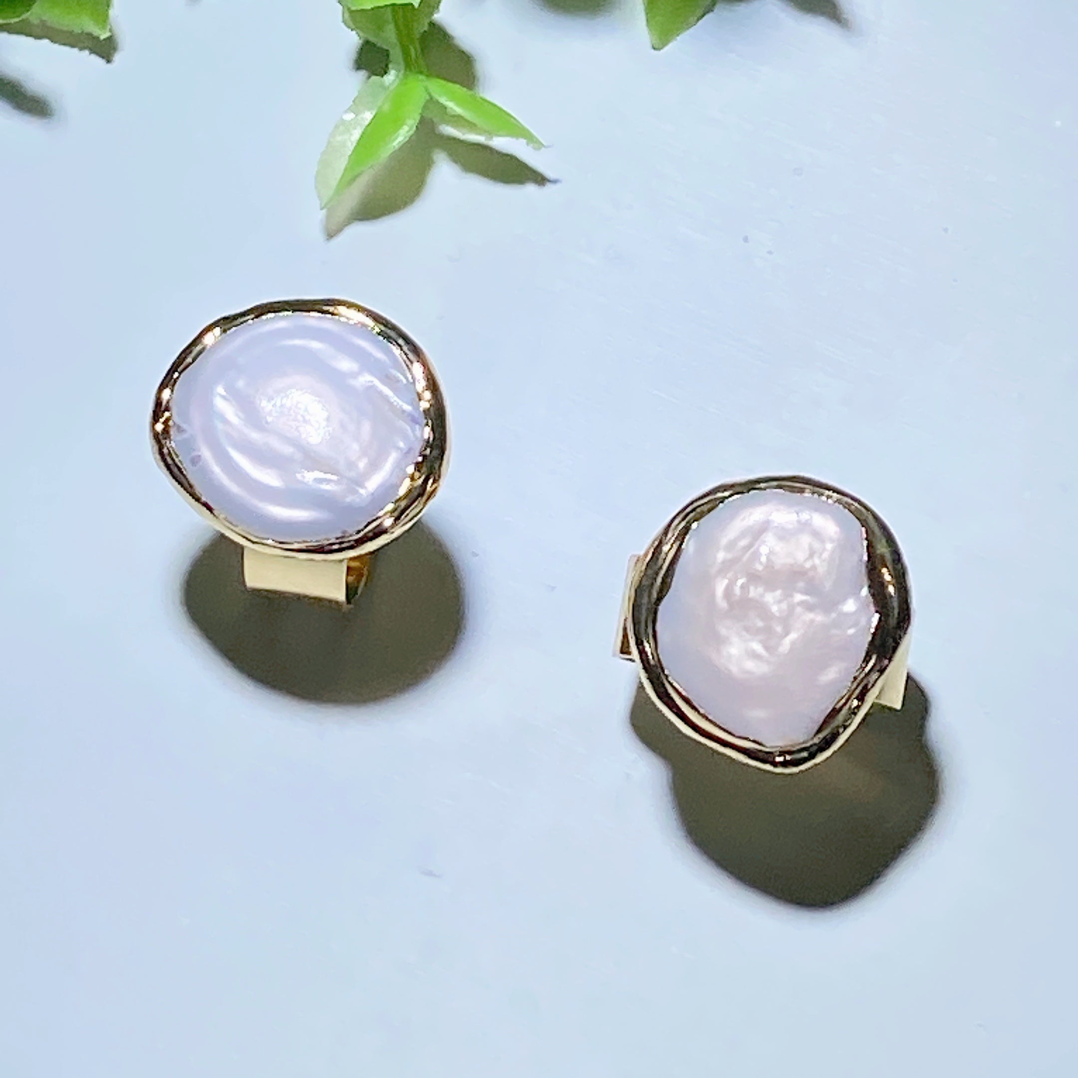 Adjustable Gold Band Pearl Ring with Natural White Pink Pearl