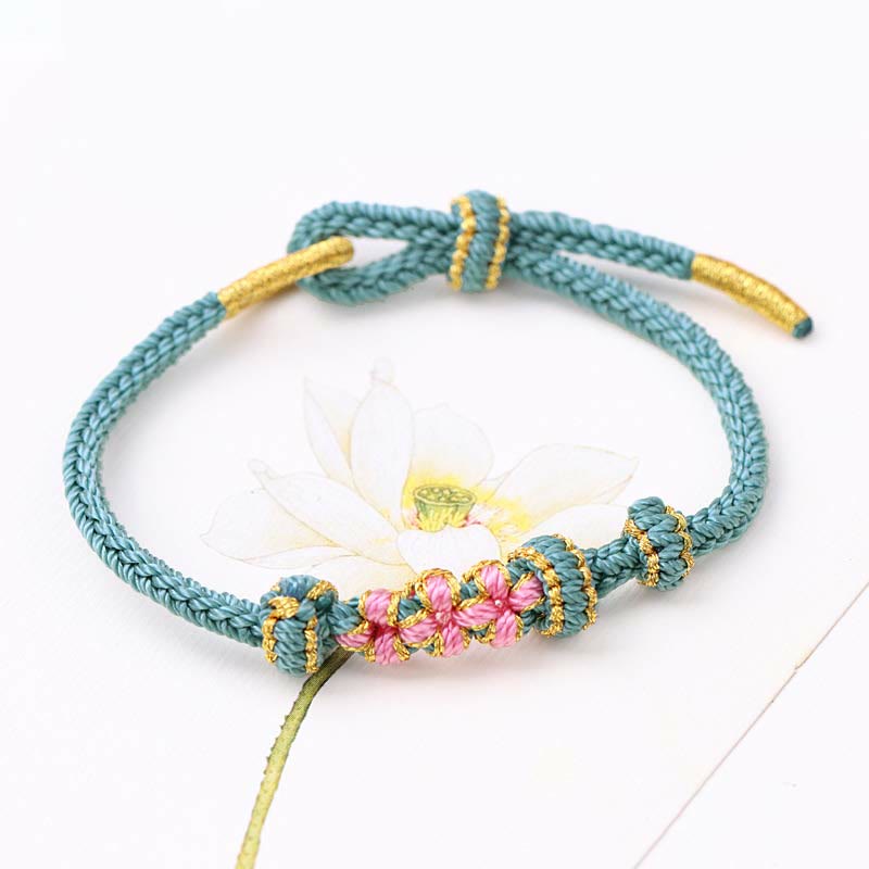 Bracelet réglable en fil rouge avec symbole de chance en fleur de pêcher