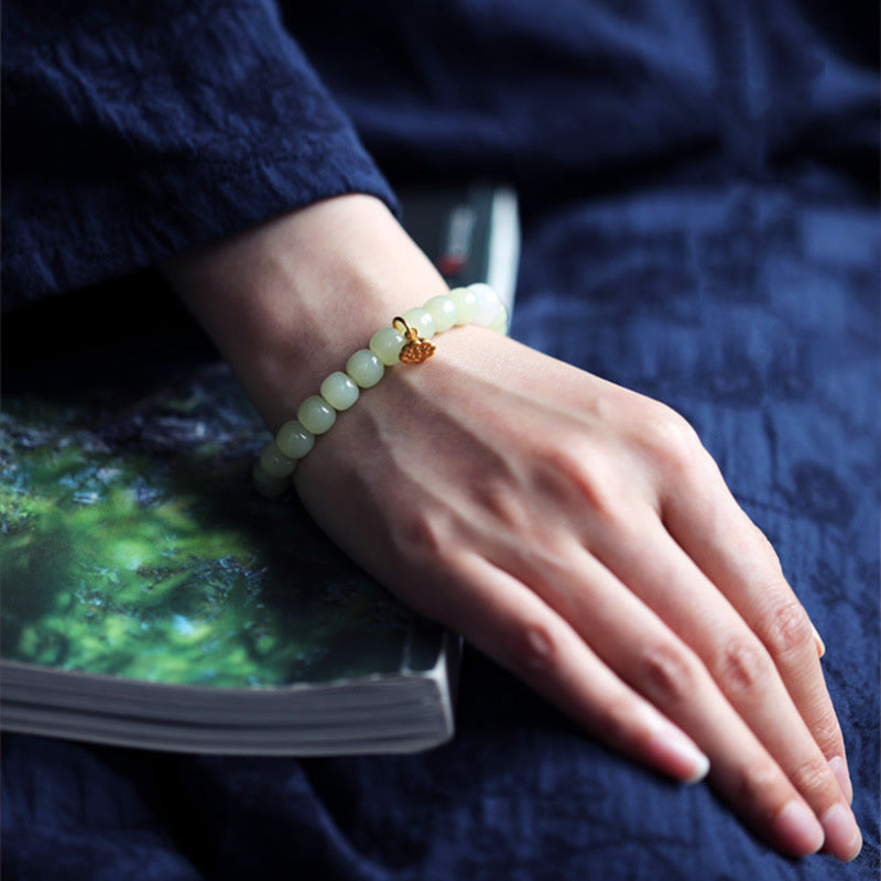 Bracelet ajustable en jade lotus pour la prospérité