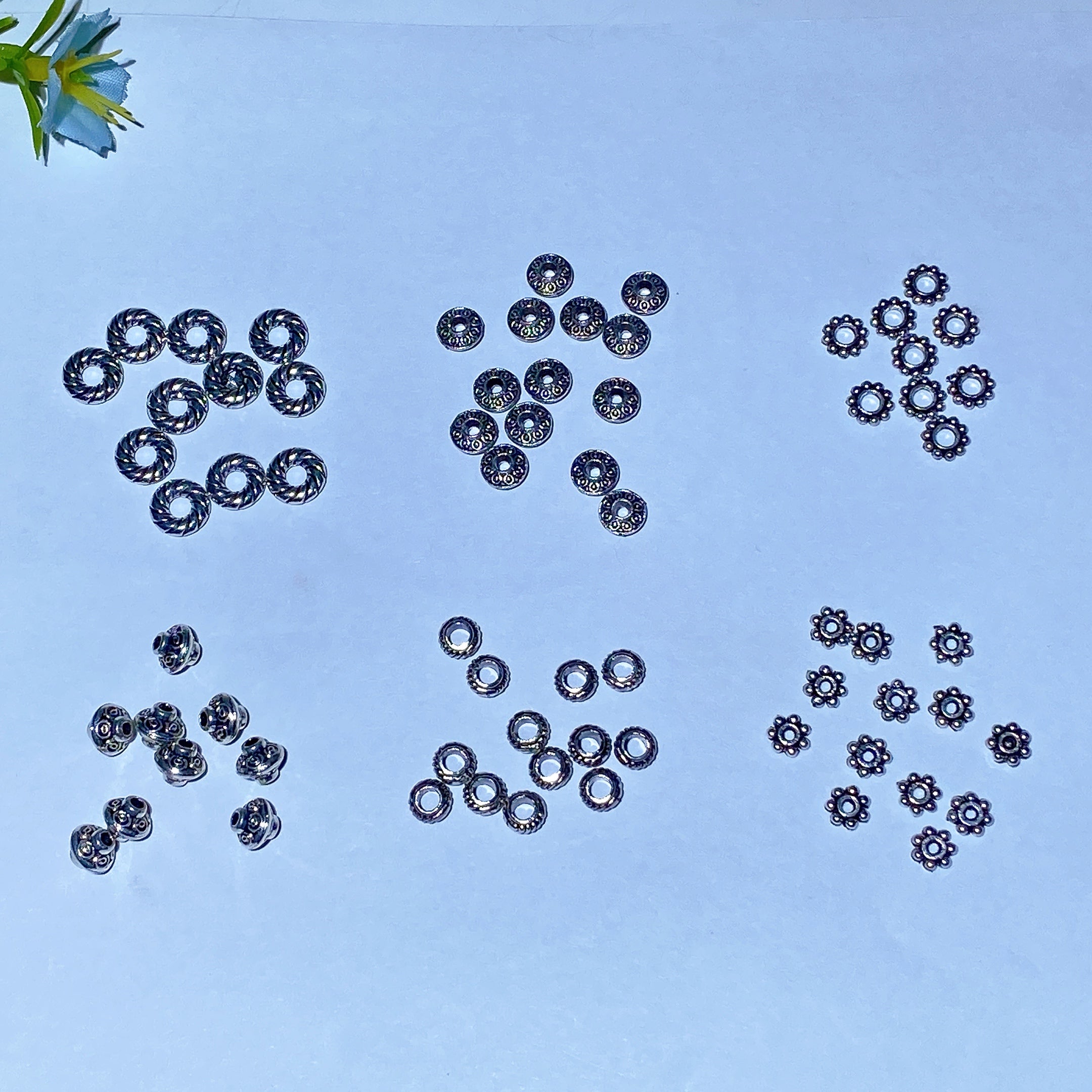 Boîte de perles d'espacement en argent antique pour bijoux spirituels DIY