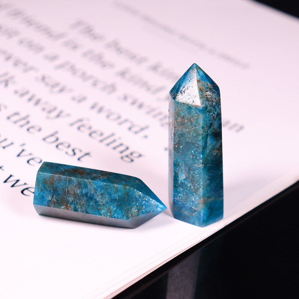Tour de cristal d'apatite pour la positivité et la croissance
