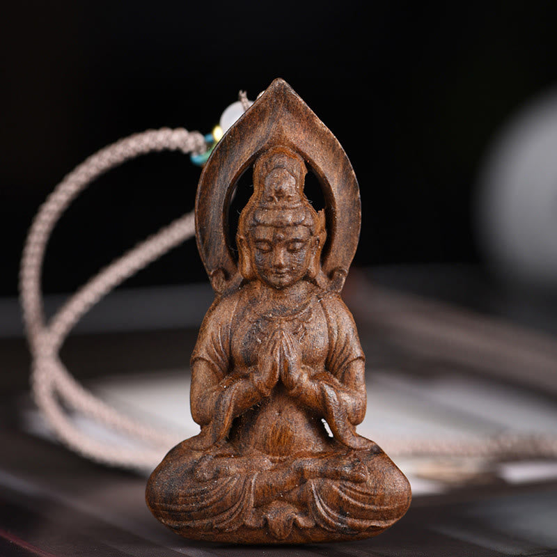 Collier pendentif paix en bois d'agar d'Avalokitesvara