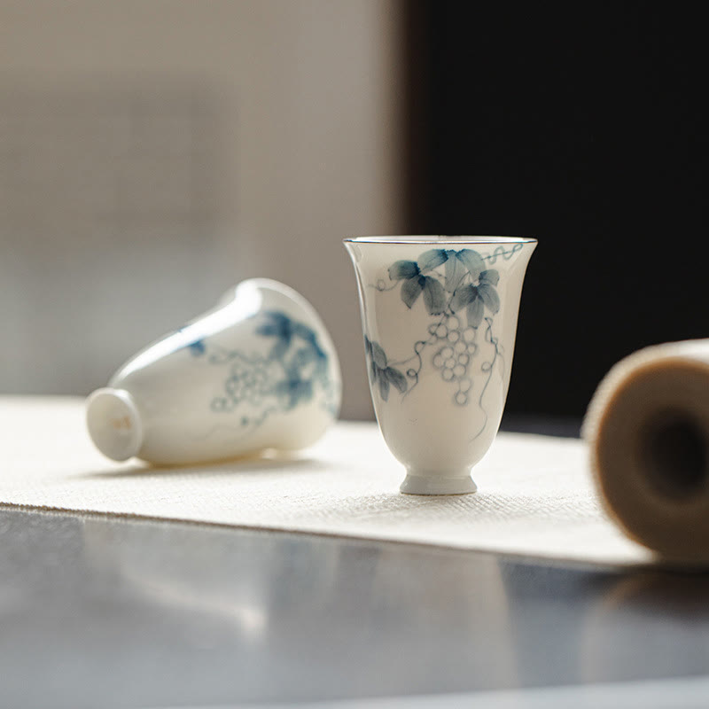 Petite tasse à thé en céramique peinte à la main Motif raisins 30 ml