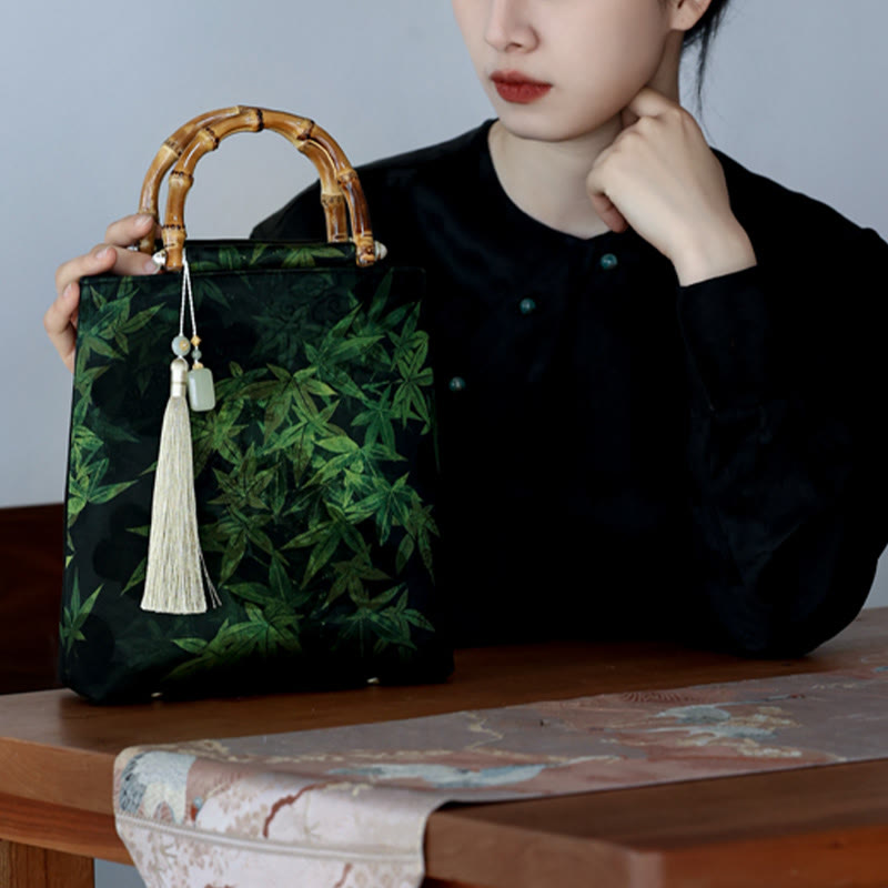 Sac à main en bambou avec motif papillon et poisson koï et poignées en jade