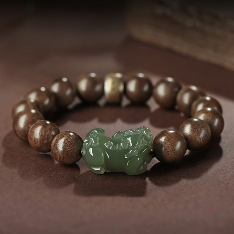 Bracelet de force en bois d'agar et jade Pi Xiu de 12 mm